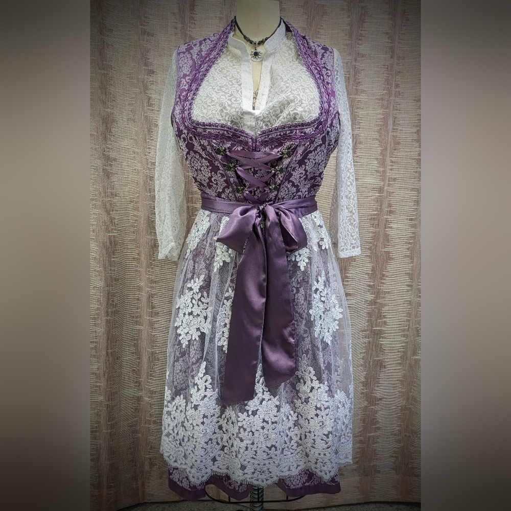 Size 48, Dirndl. Light wear, no stains.